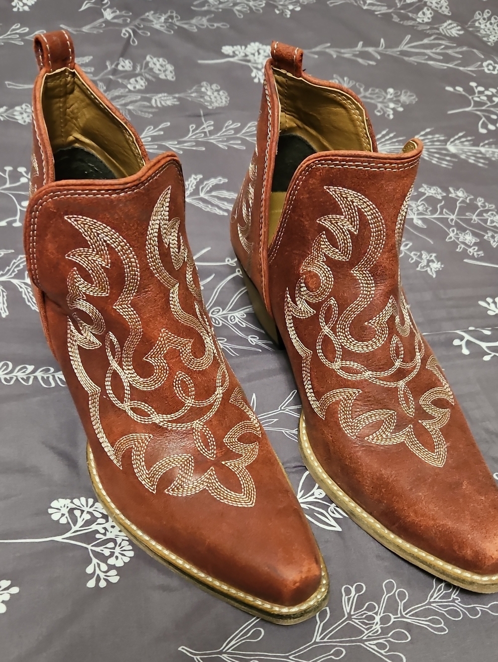 Myra Embroidered Western Ankle Booties In Rustic Red Women's Size 9